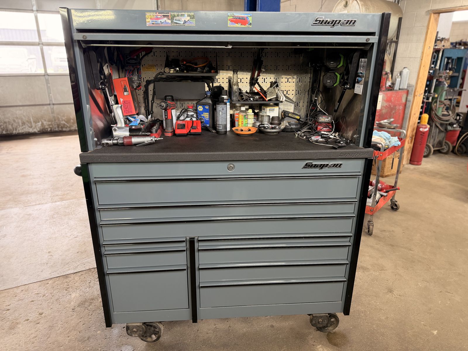 Snap On Tool Box with Hutch