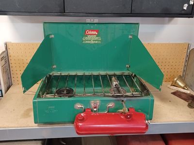 Vintage Coleman 413G stove
