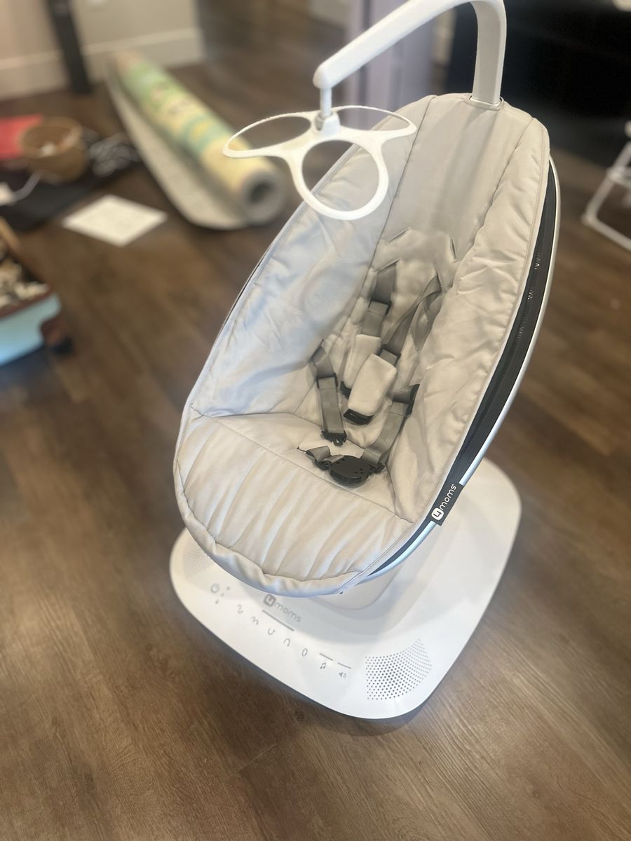 4moms mamaRoo 4.0 Baby Bouncer & Swing Multi-Motion - White & Grey