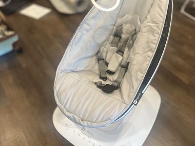 4moms mamaRoo 4.0 Baby Bouncer & Swing Multi-Motion - White & Grey
