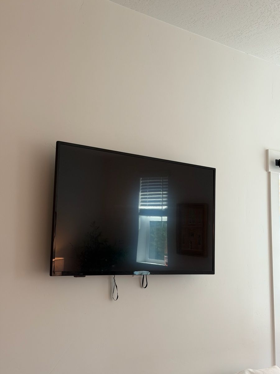 INSIGNIA 43-inch Smart 4K UHD - Fire TV