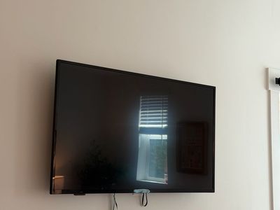 INSIGNIA 43-inch Smart 4K UHD - Fire TV