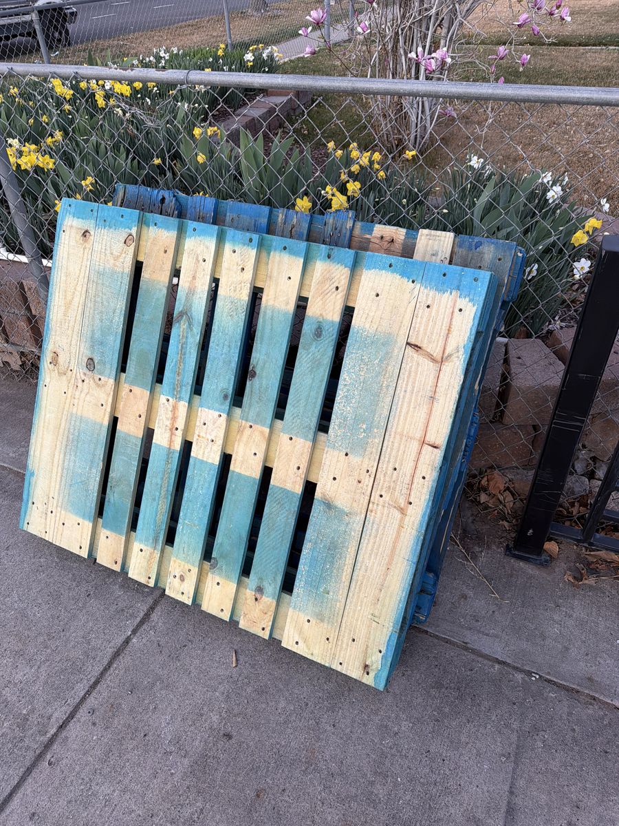 2 Free Pallets