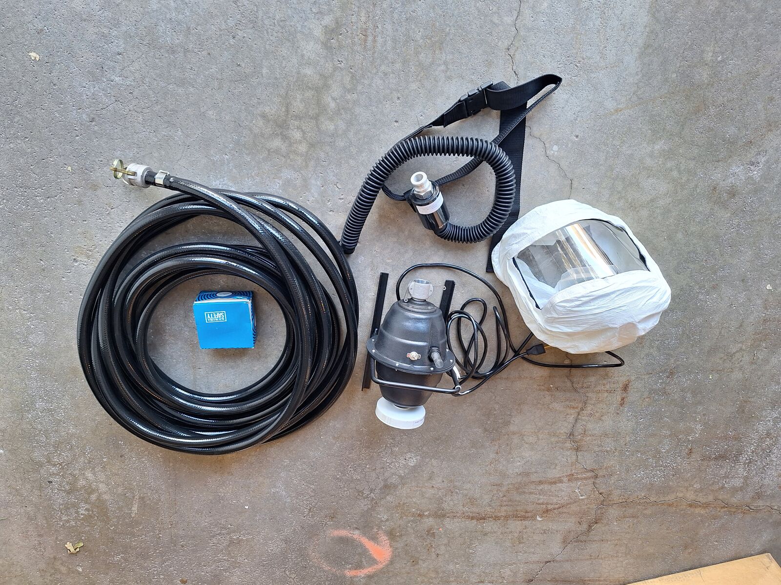 Positive Pressure Respirator with Hood and HEPA Filter Air Pump