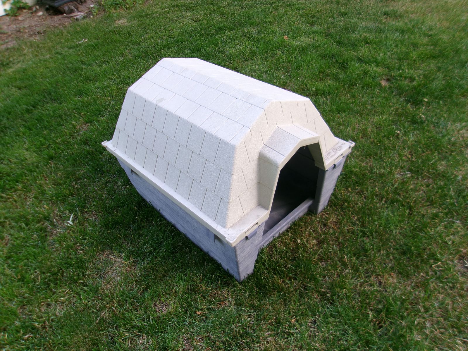 Petmate Barn Style Dog House