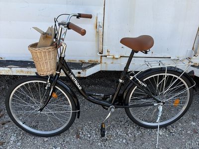 Outroad Street Lady Cruiser Bicycle with Basket and Rear Cargo Rack
