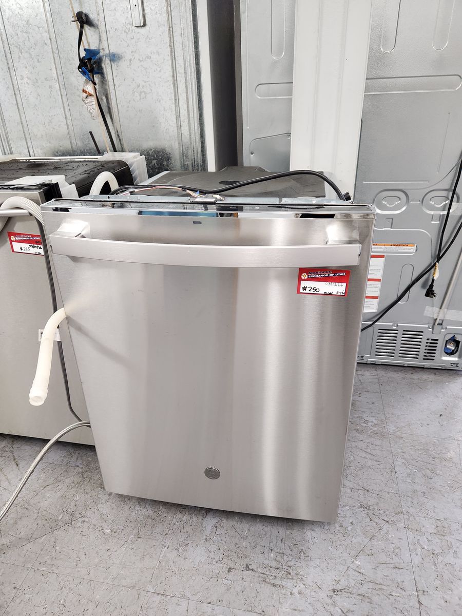 BEAUTIFUL STAINLESS STEEL GE DISHWASHER! W-WARRANTY