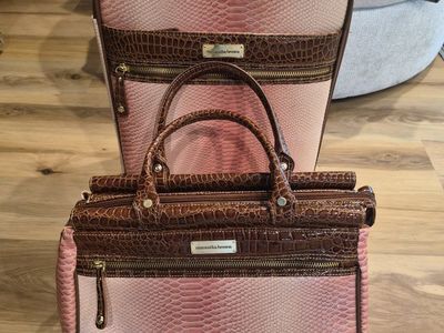 Samantha Brown Croc Embossed Luggage Set 22” Carryon Spinner & Weekender Bag 2pc. Both in Excellent Conditions!