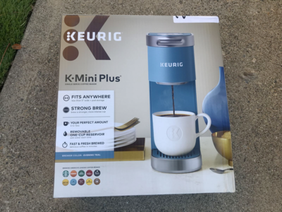 Keurig classic single serve coffee maker K-CLASSIC FOR 35.00 K-MINI FOR 25.00 IN BOX