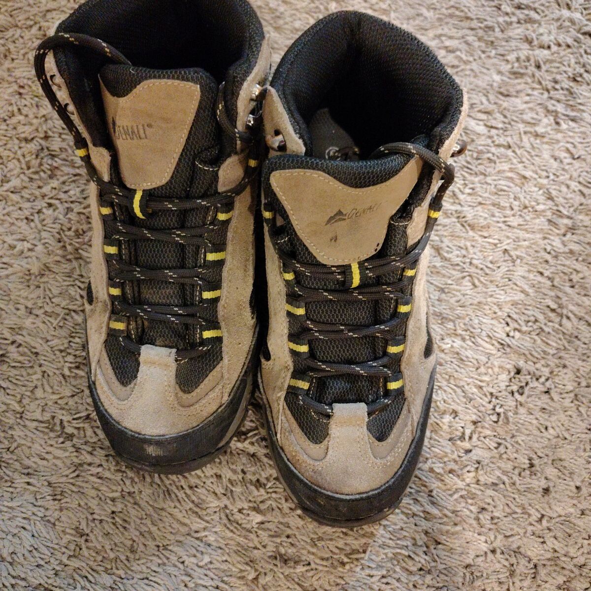 Denali hiking shoes size 6