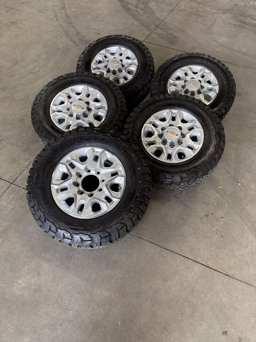 2023 Chevy 3500 Snowflake OEM 18in Rims/ 275/70/18
