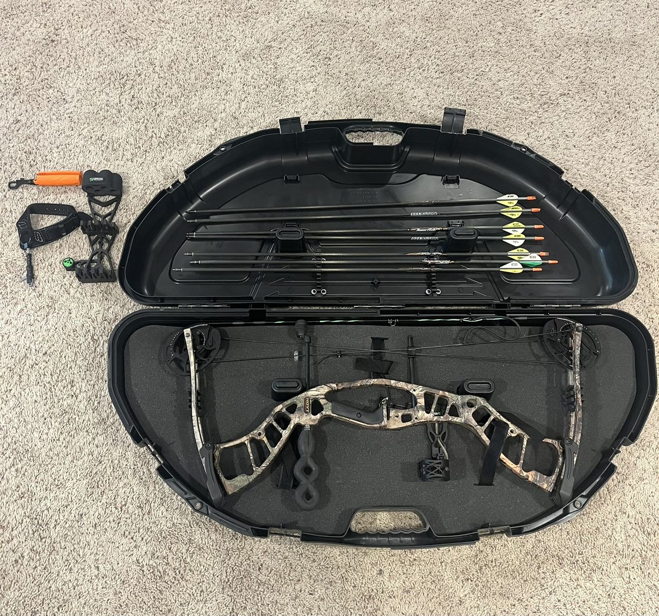 Left Handed Hoyt PowerMax Archery Bow AND Accessories