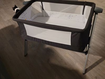 Dream On Me Travel Bassinet in Gray with Stars Pattern and Carry Bag