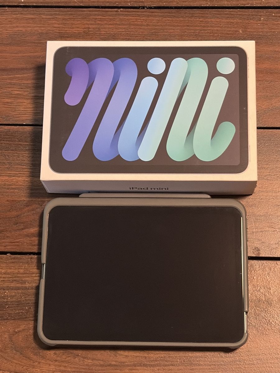 Apple iPad Mini 7 (128gb Wi-Fi Only) with Keyboard Case and Original Box