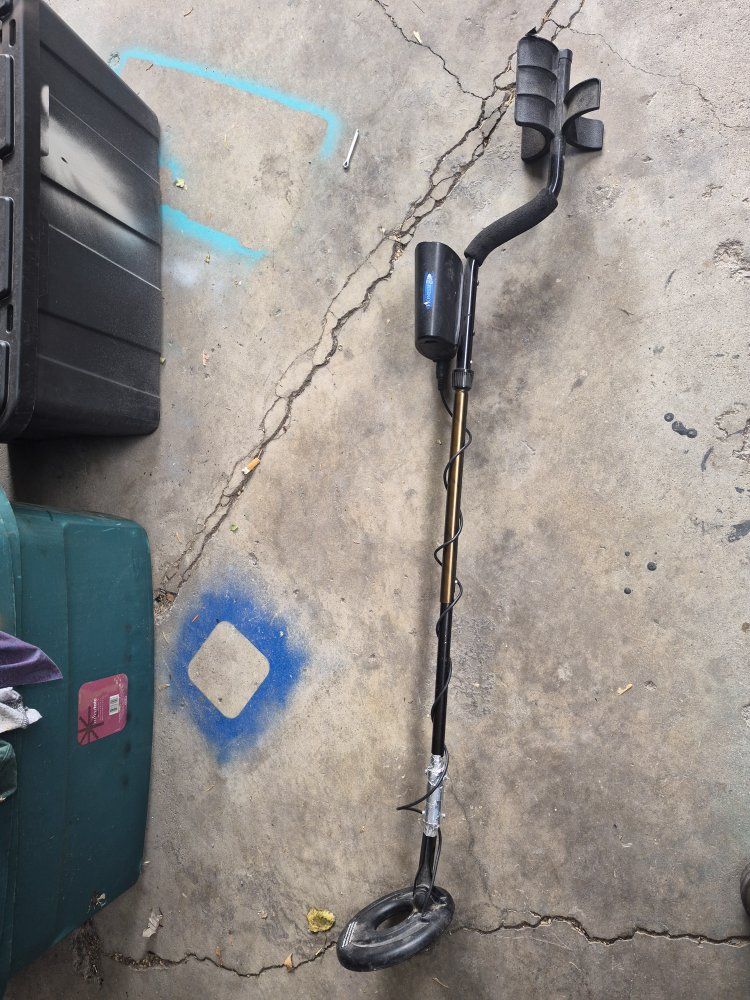 Bounty Hunter Metal Detector