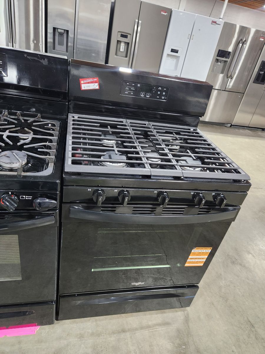 BEAUTIFUL WHIRLPOOL 5 BURNER GAS RANGE! WITH A FULL WARRANTY