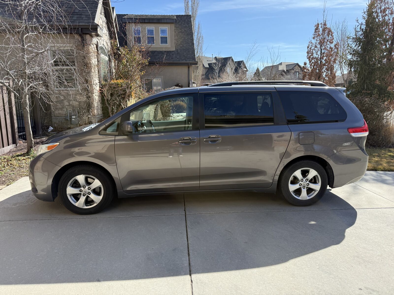 2014 TOYOTA SIENNA LE 8-Passenger