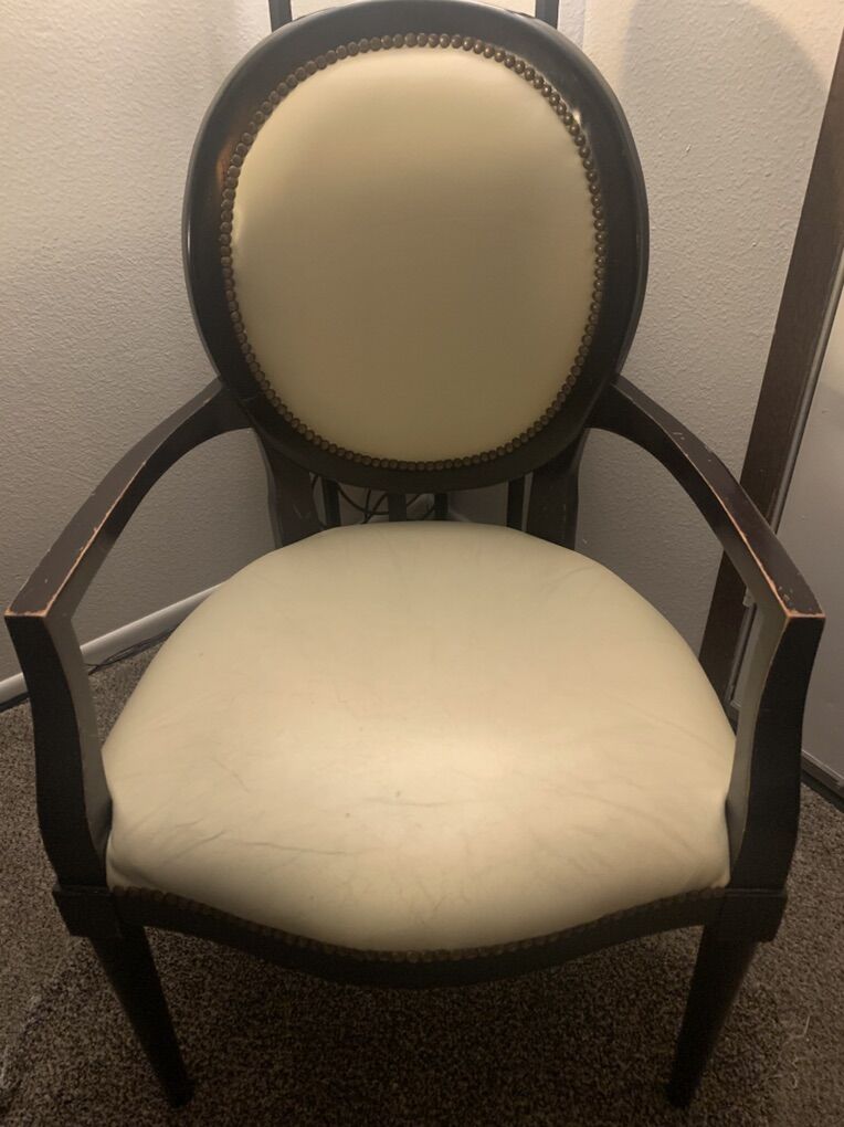 BEAUTIFUL ANTIQUE CHAIR