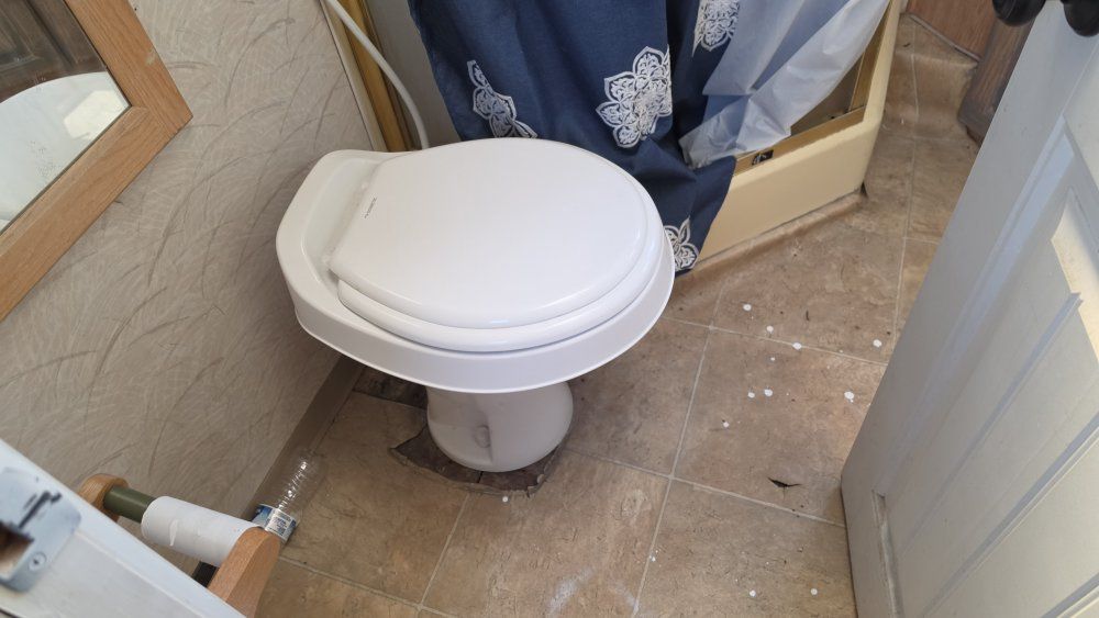 rv/ trailer toilet in working