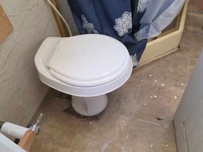 rv/ trailer toilet in working