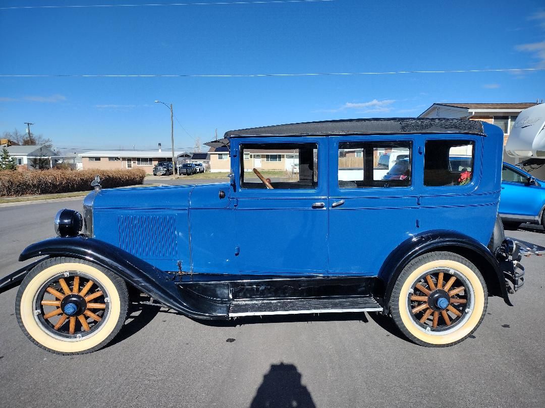 1928 Pontiac Sedan