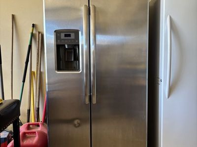 GE Stainless 36" Side-by-Side 25.3 Cu. Ft. Refrigerator - GSS25GSHHCSS