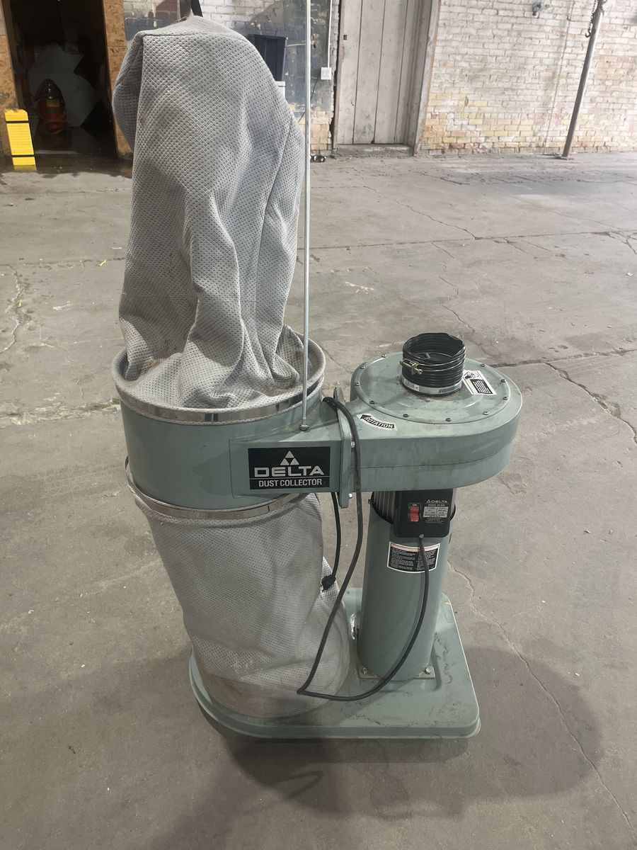 Delta dust collector
