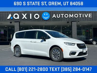 2024 Chrysler Pacifica Plug-In Hybrid Select