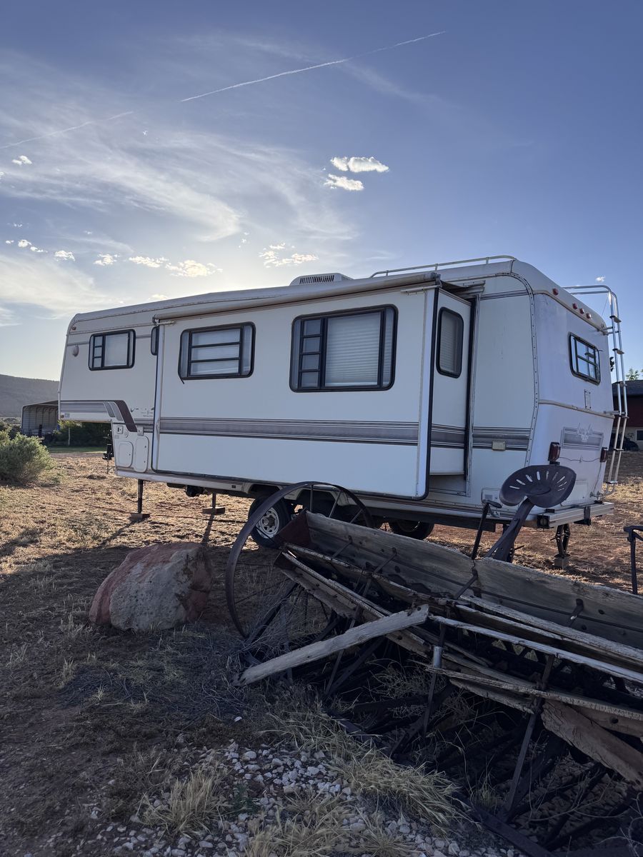 Clean 1995 Carriage Carri Lite 29' Fifth Wheel Camper
