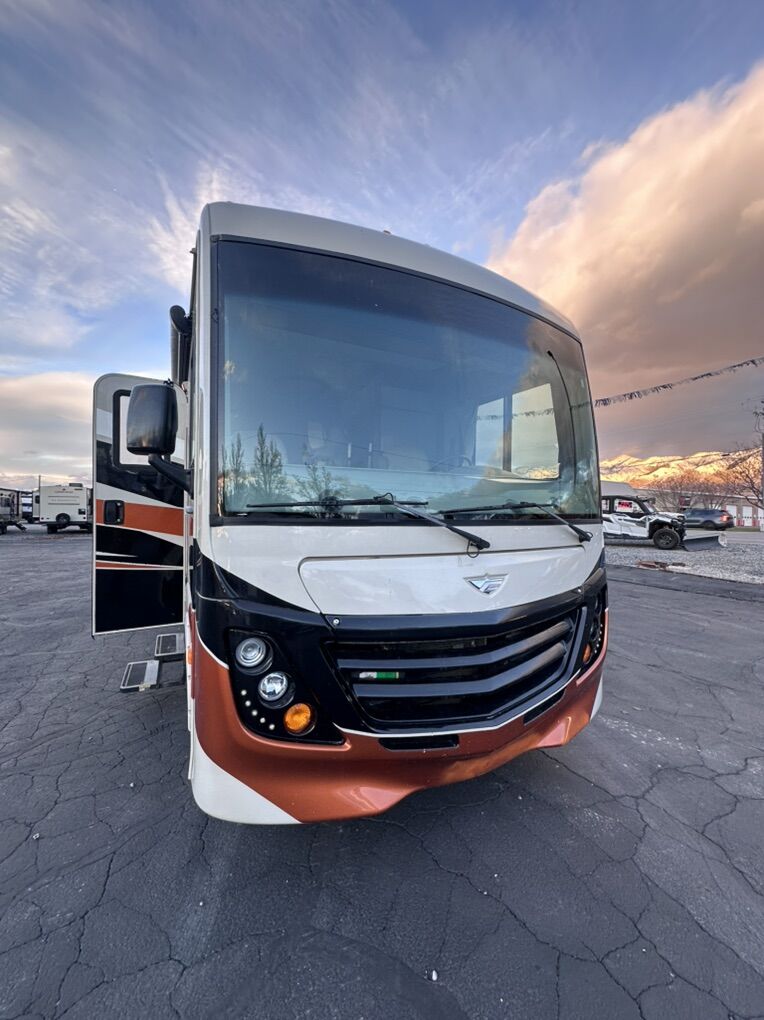 2017 Fleetwood Flair 31W – Class A Gas Motorhome