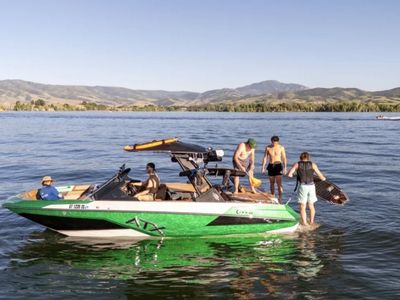 2022 ATX 22 Type-S Surf Boat Rental
