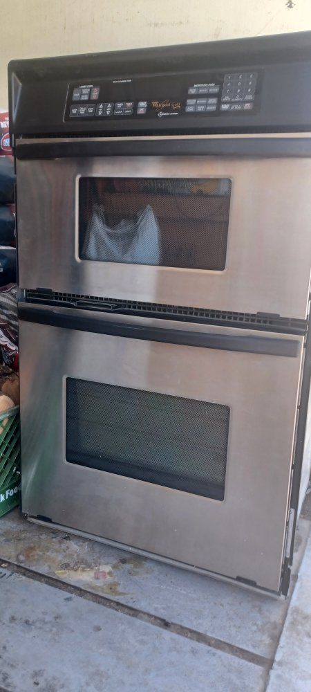 OVEN AND MICROWAVE OVEN COMBO