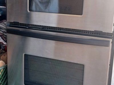 OVEN AND MICROWAVE OVEN COMBO