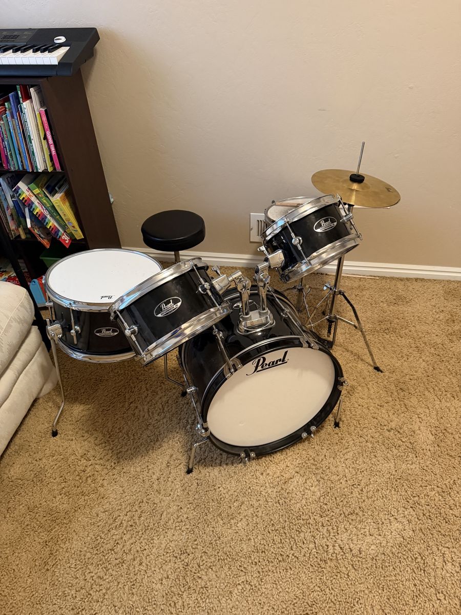 Pearl Roadshow Junior Drum Set
