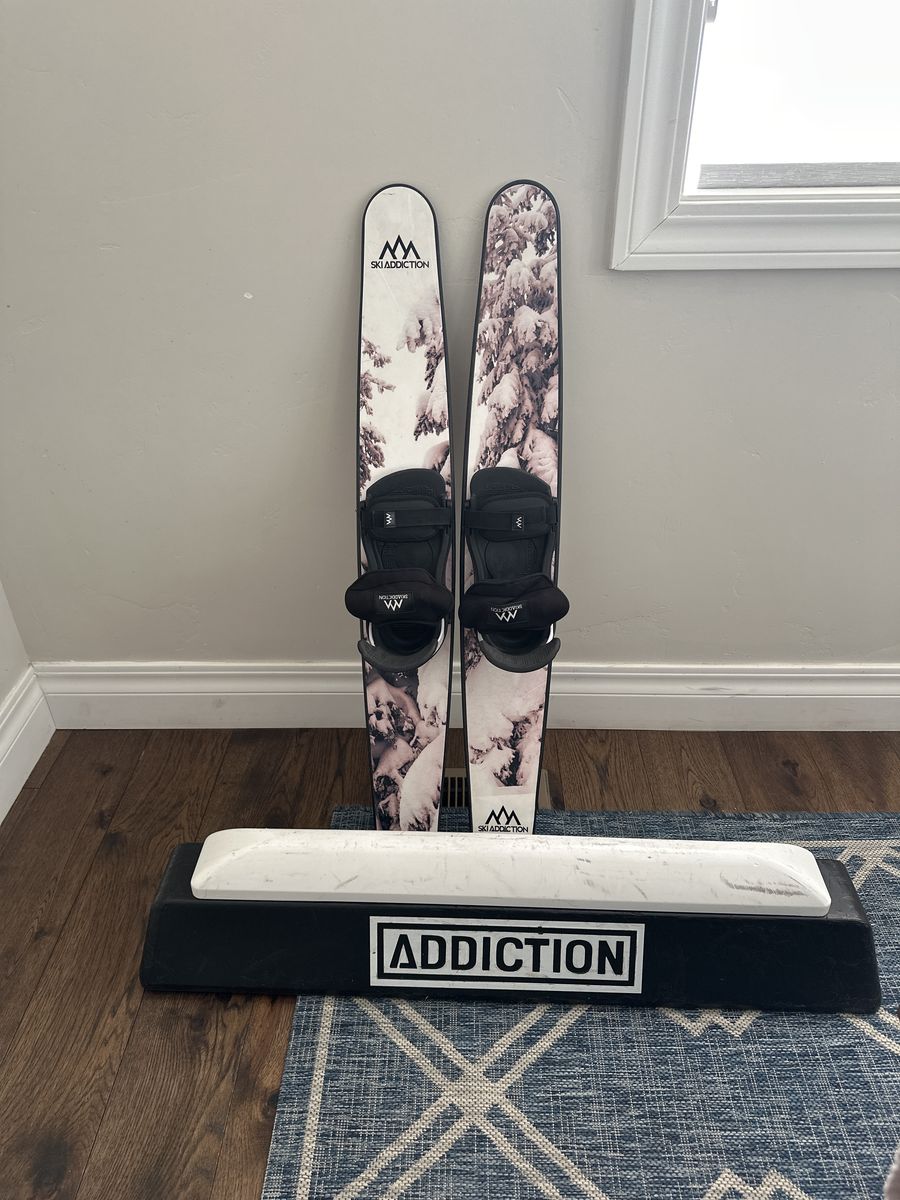 Ski Addiction Tramp Skis With Rail