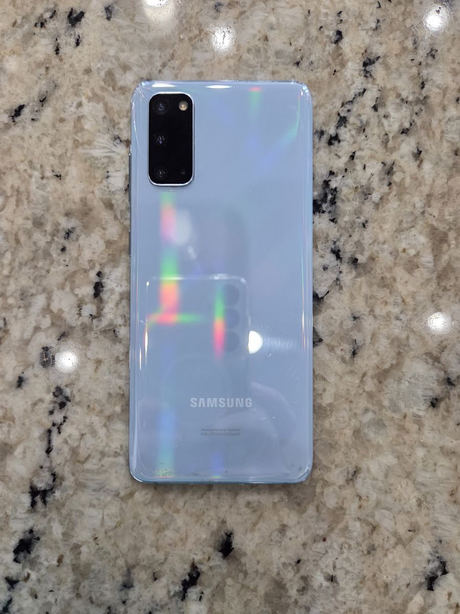 Samsung S20 - Unlocked (Cloud Blue/iridescent)