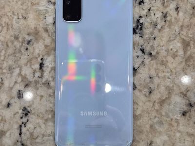 Samsung S20 - Unlocked (Cloud Blue/iridescent)