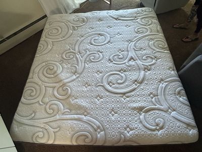 King mattress serta