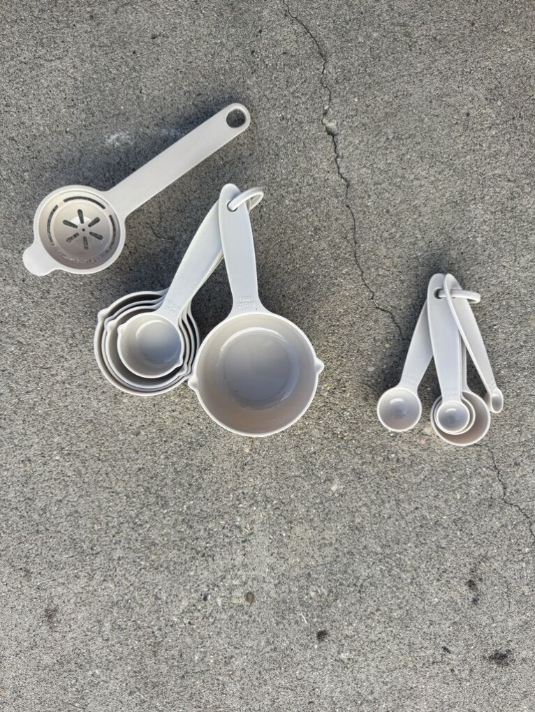 Measuring Cups and Spoons set