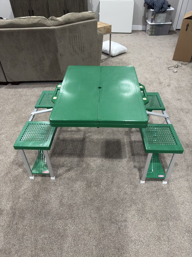 Fold out picnic table