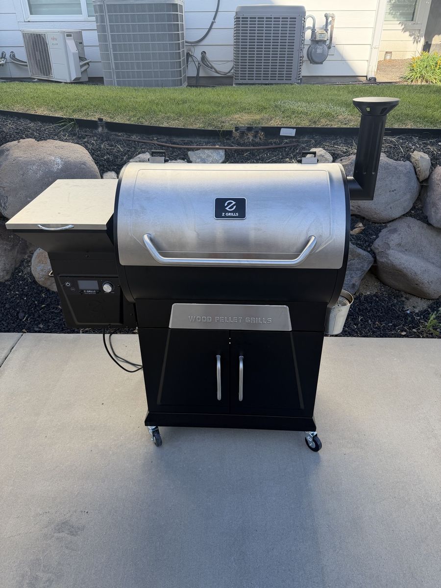 Z GRILLS Wood Pellet Grill with Digital Control and Grill Cover