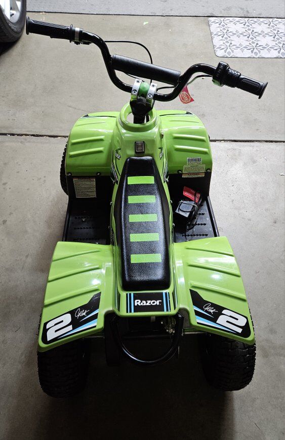 Razor Quad 24volt pair of new 12volt 9amp batterie