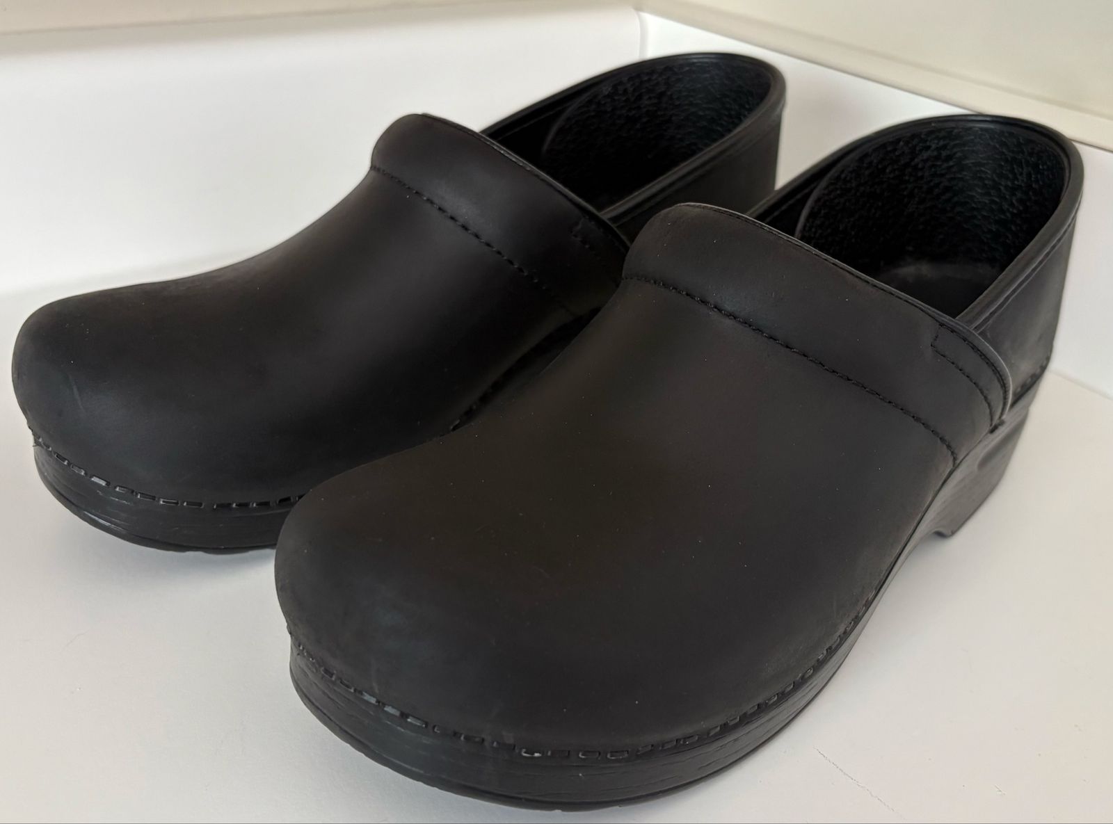 Dansko Professional Black Oiled Leather Clogs Womens 9.5-10 EU 40 Slip Resistant