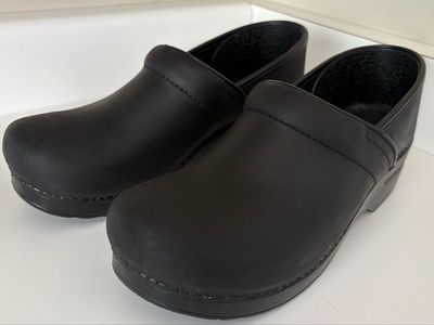 Dansko Professional Black Oiled Leather Clogs Womens 9.5-10 EU 40 Slip Resistant