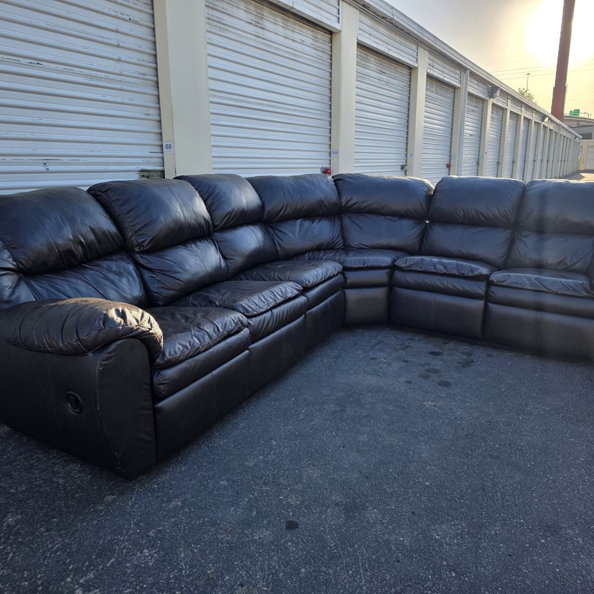 [FREE DELIVERY] Gorgeous Leather Sectional