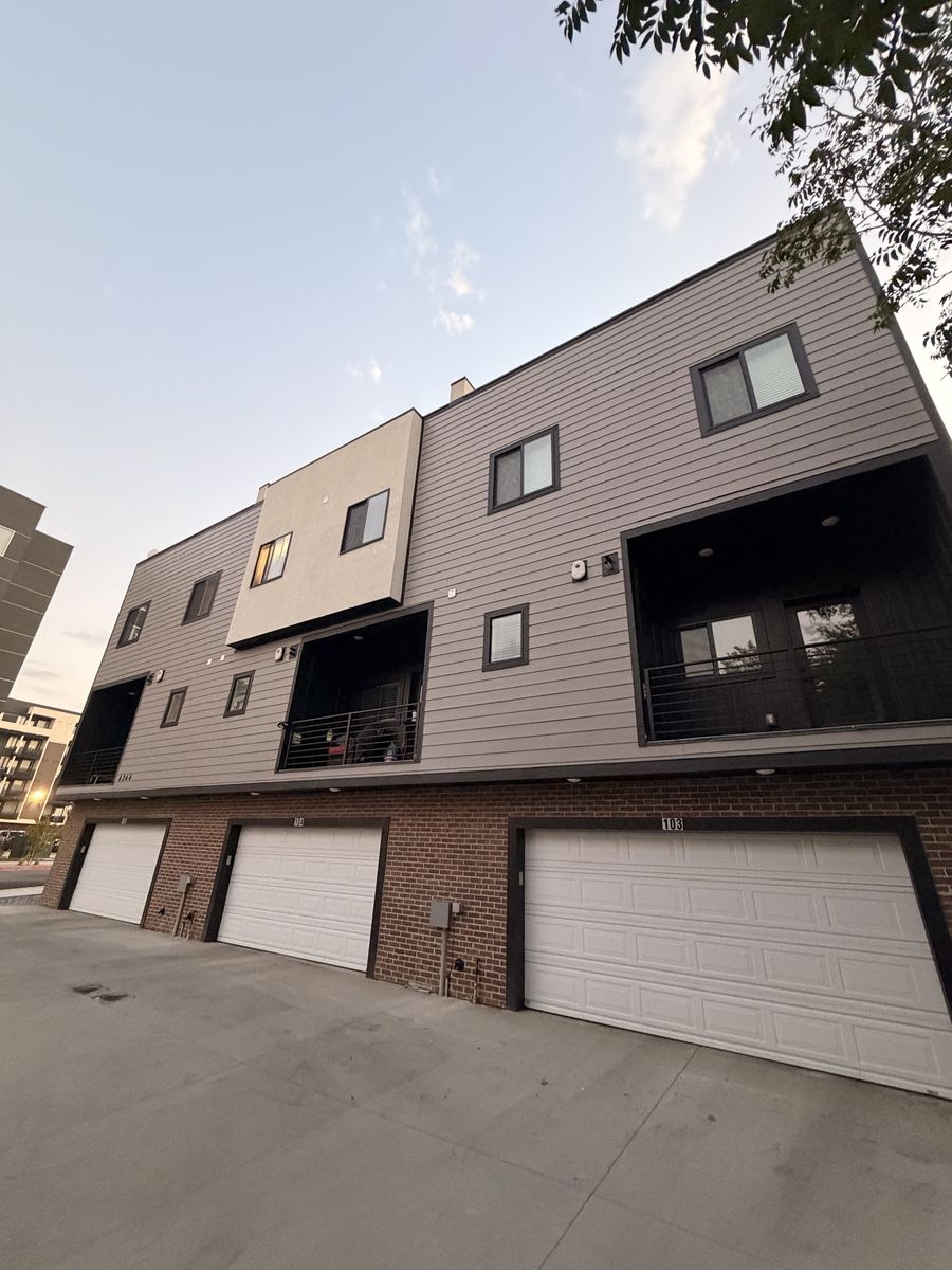 New townhome with rooftop patio for rent! Move-in special $1500 off first month rent and $1500 off deposit. 