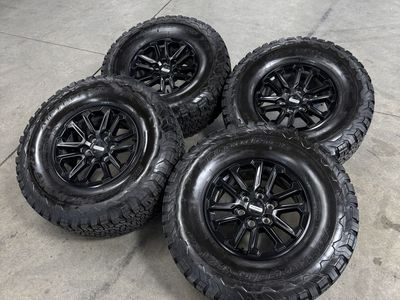 2025 Ford Raptor OEM 17im Wheels/ 315/70/17 Bfg