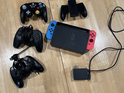 Nintendo Switch 256gb & Controllers & Smash Bros/Storage
