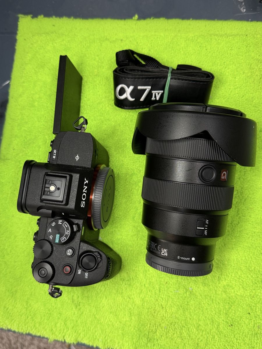 Sony A7 IV, 425 shutter counts, like new, FE 16-35mm GM 2.8.