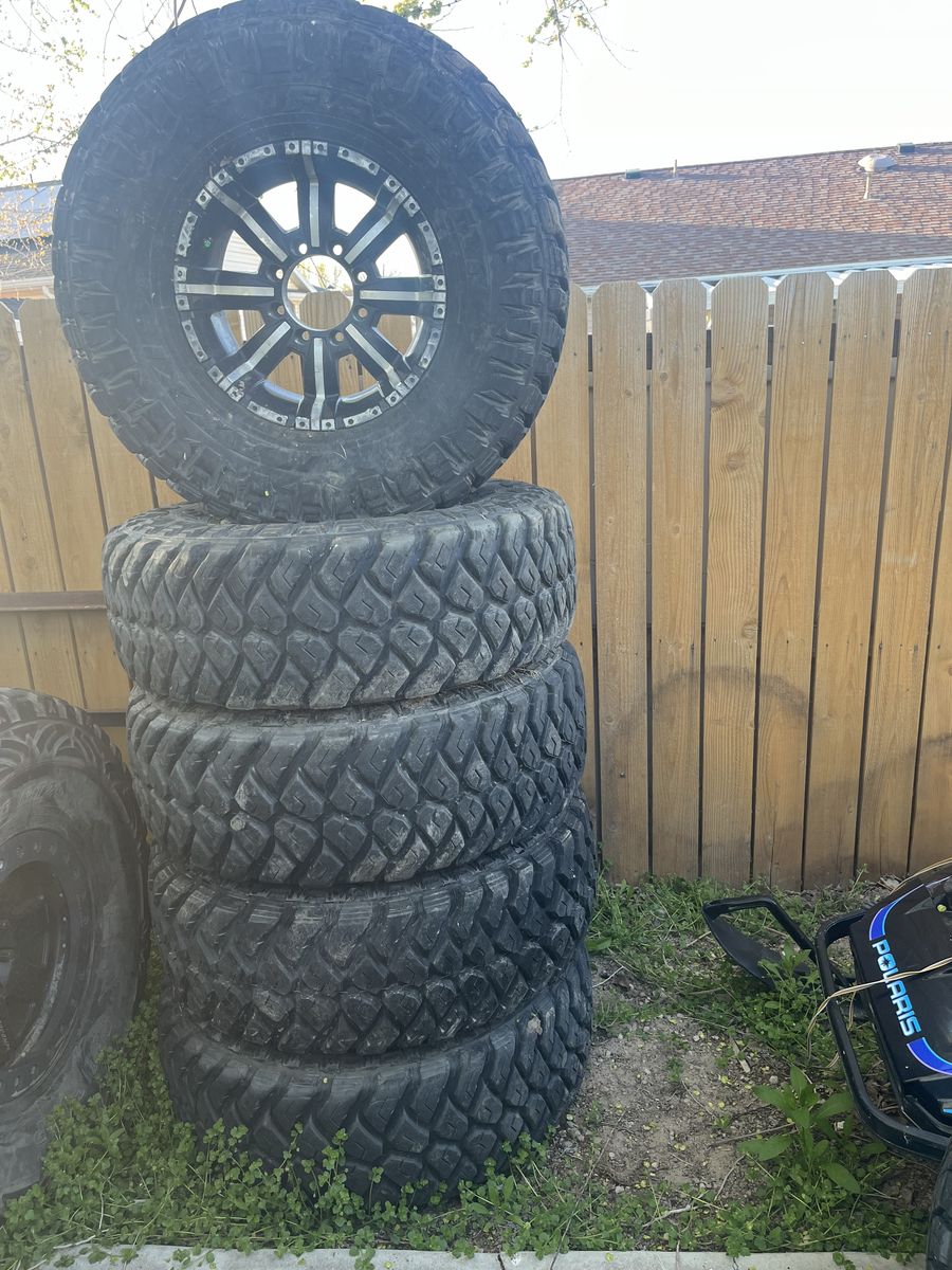 Maxxis M/T Tires and Rims